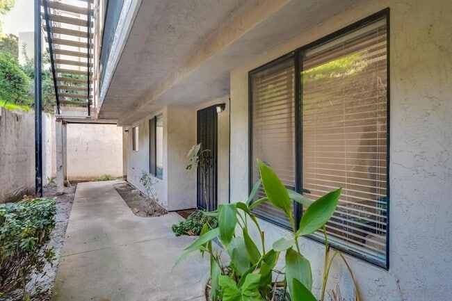 Building Photo - 6725 Mission Gorge Rd