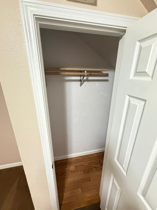 Building Photo - Newly Updated 2 Bedroom!