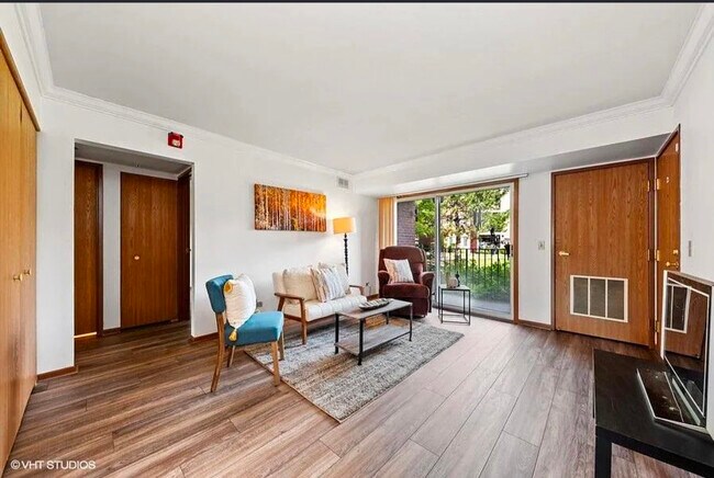 Building Photo - 1516 N River W Ct