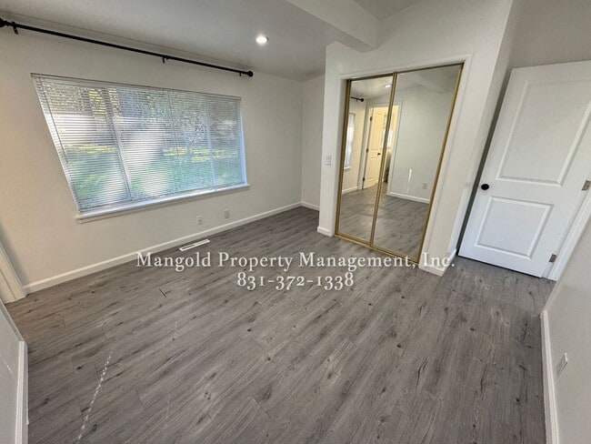 Building Photo - 635den