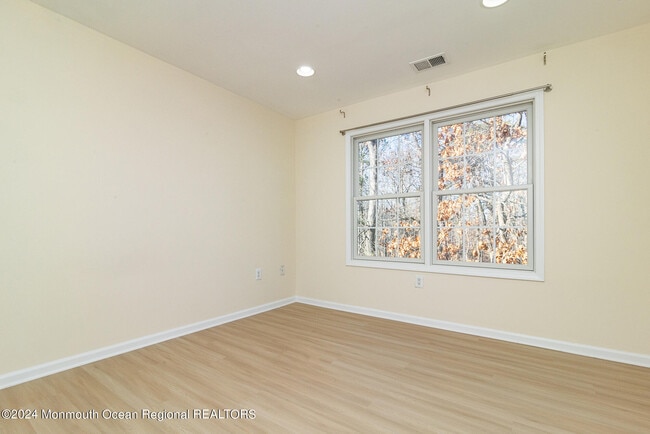 Building Photo - 4 Timber Grove Ct