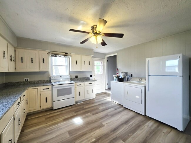 Building Photo - 406 Grove Pl