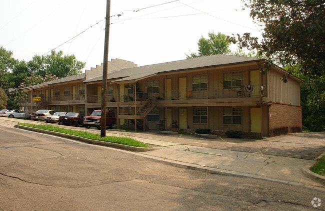 Building Photo - Crescent Corner