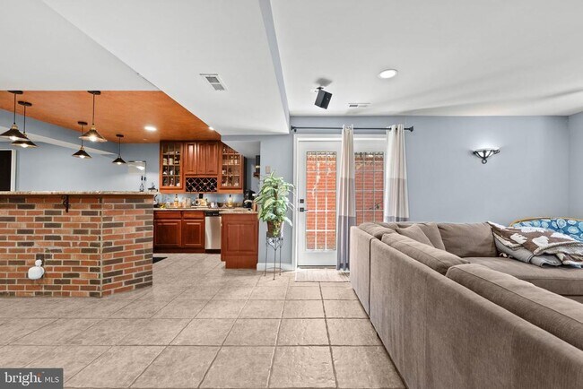 Building Photo - 43550 Riverpoint Dr