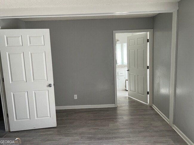 Building Photo - 10 Crestwood Cir