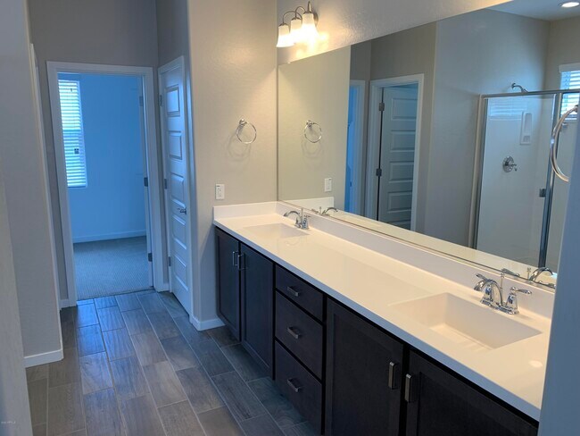 Building Photo - 715 N Sparrow Dr