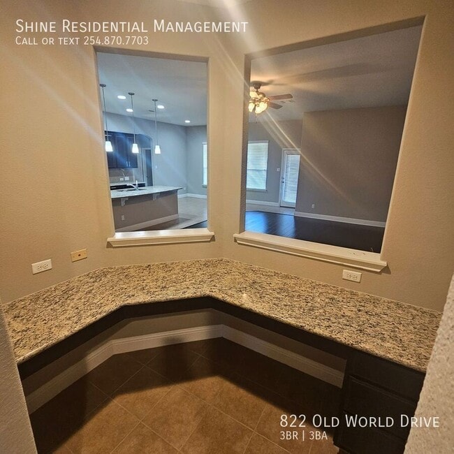 Building Photo - 822 Old World Dr