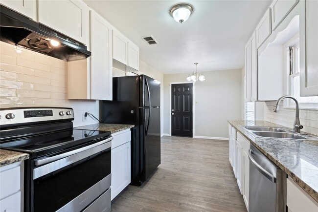 Building Photo - 322 24th Ave N