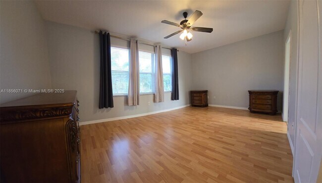 Building Photo - 953 NW 135th Ave