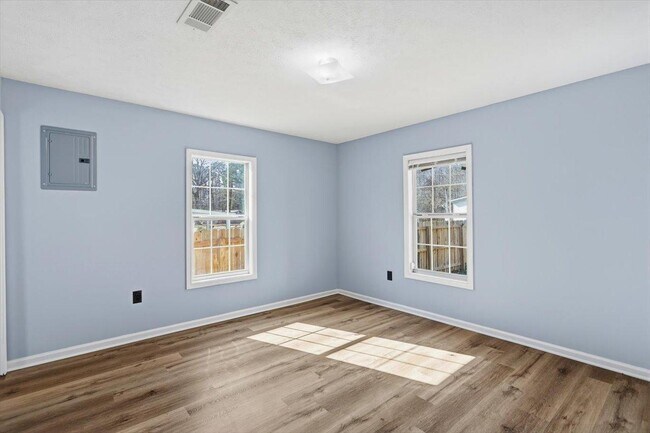 Building Photo - 936 Jenkins St