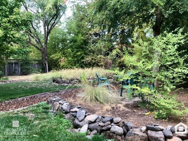 Building Photo - Inviting 3BD/2BA Home in Glen Ellen