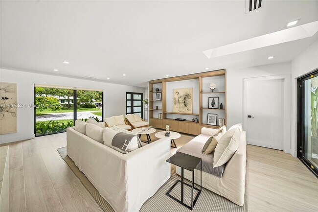 Building Photo - 15121 SW 69th Ct