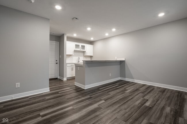 Building Photo - 305 Fairfax Way