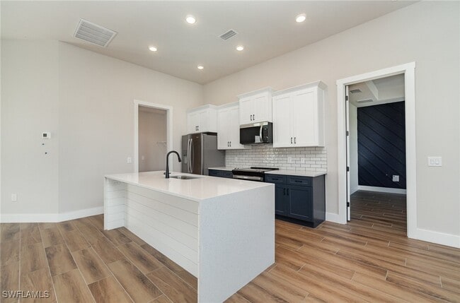 Building Photo - 534 NW 18th Pl
