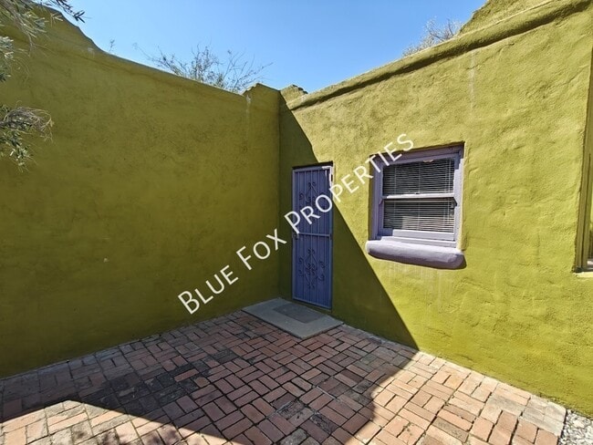 Building Photo - 1211 N Jones Blvd