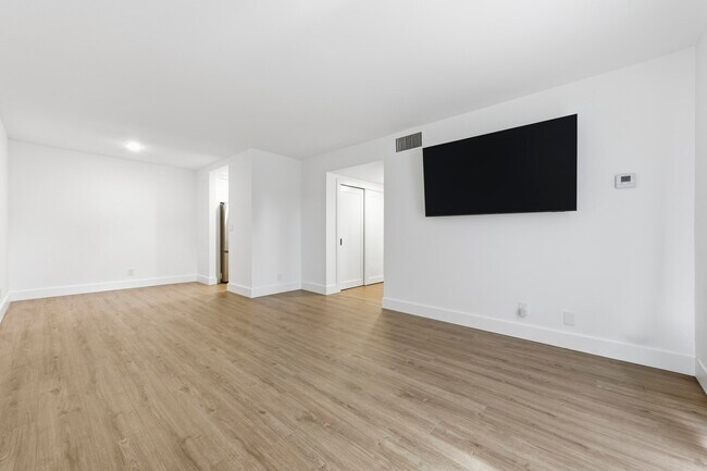 Building Photo - 1601 S Flagler Dr