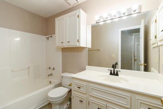 Building Photo - 2807 Montgomery Dr