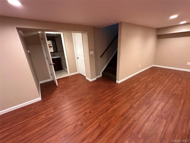 Building Photo - 91 7th St