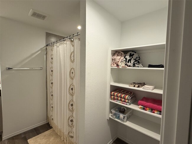 Building Photo - 40619 Pine Spruce Ln