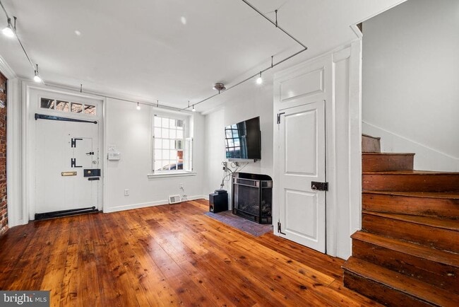 Building Photo - 438 Spruce St