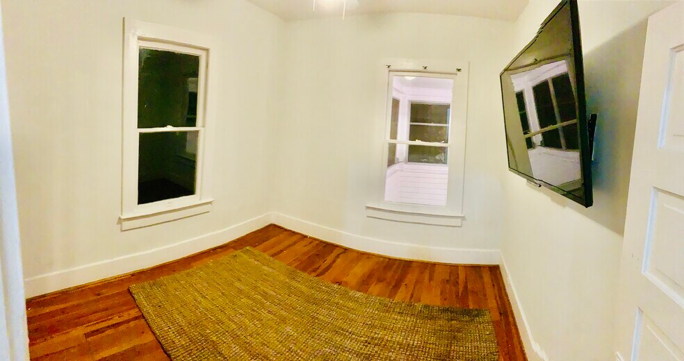 Building Photo - 1108 22nd St W