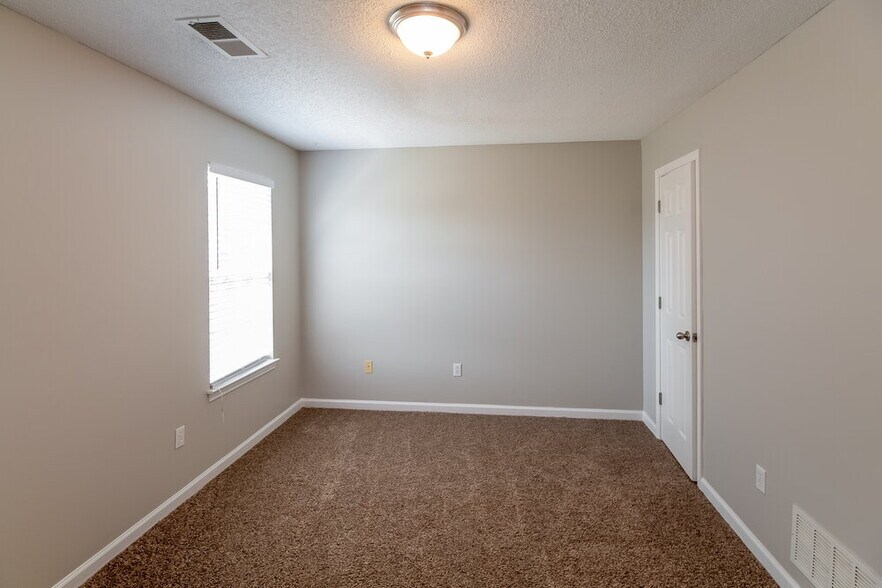 Building Photo - 9793 Dogwood Ct E