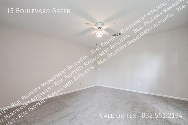 Building Photo - 15 Boulevard Green