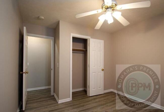 Building Photo - 2 Bed 1 Bath Home in Council Bluffs, IA