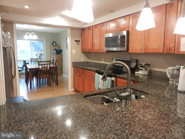 Building Photo - 781 Sugarland Run Dr