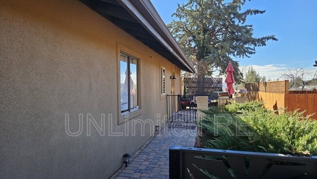 Primary Photo - 2285 Lariat Rd