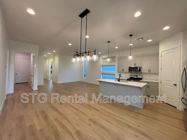Building Photo - 2916 E Snowberry Dr