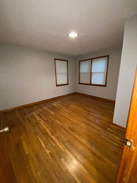 Building Photo - 117 Camellia Dr