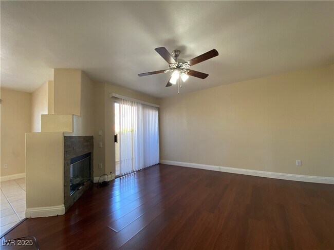 Building Photo - 698 S Racetrack Rd