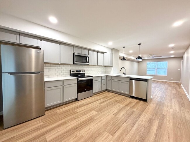 Building Photo - 511 Glenstone Springs Dr