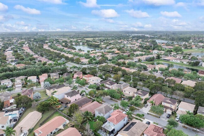 Building Photo - 1431 SE 18th Terrace