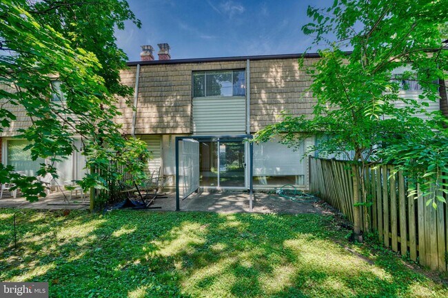 Building Photo - 7304 Park Village Ct