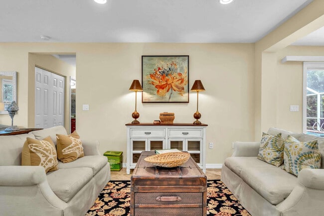 Building Photo - 2852 Gulf Gate Dr