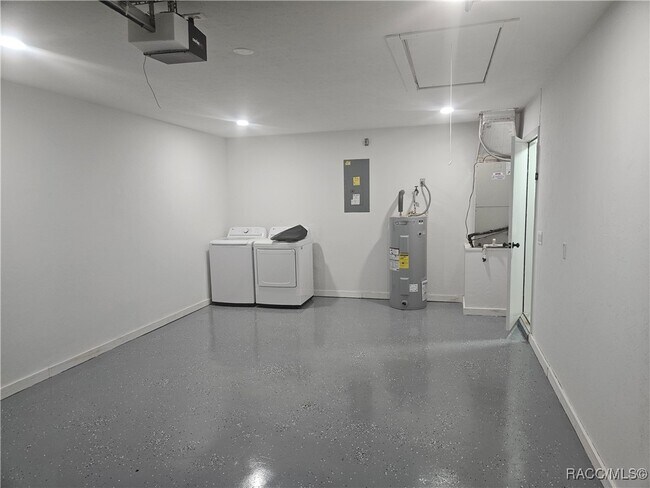 Building Photo - 2320 N Hendry Point