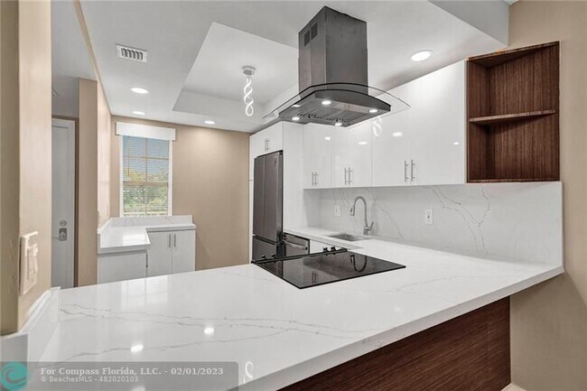 Primary Photo - 3051 S Palm Aire Dr