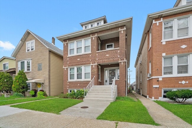 Primary Photo - 4912 S Komensky Ave