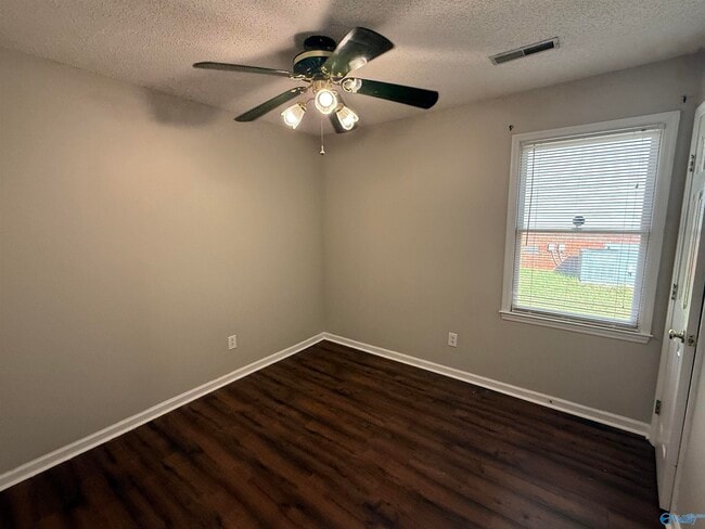 Building Photo - 213 Shadowbrook Ln NE