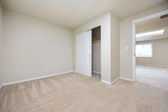 Building Photo - Spacious 5 bed/2 bath in SE Portland