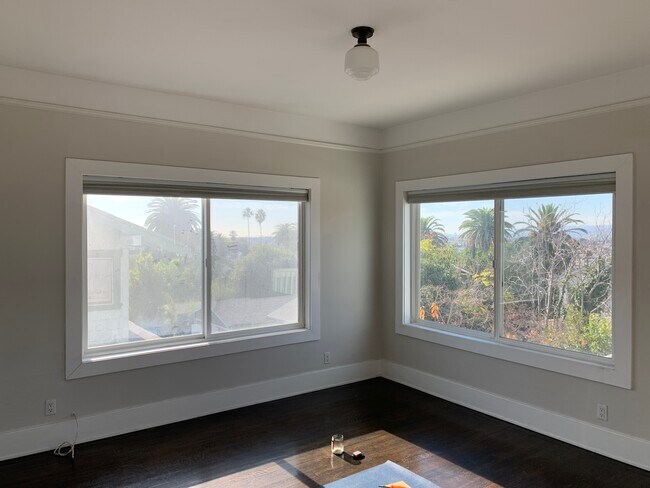 Building Photo - 1027 Sanborn Ave