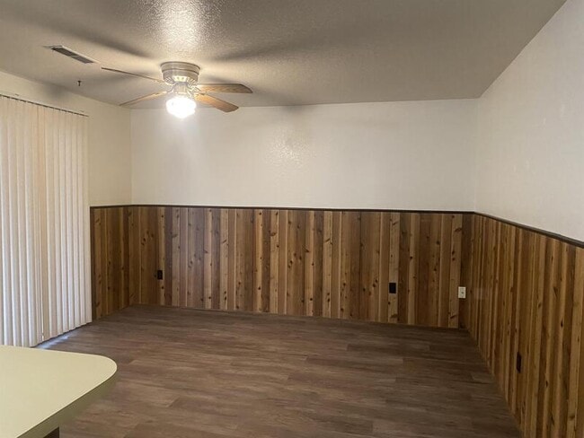 Building Photo - 2963 W Lorraine Ave