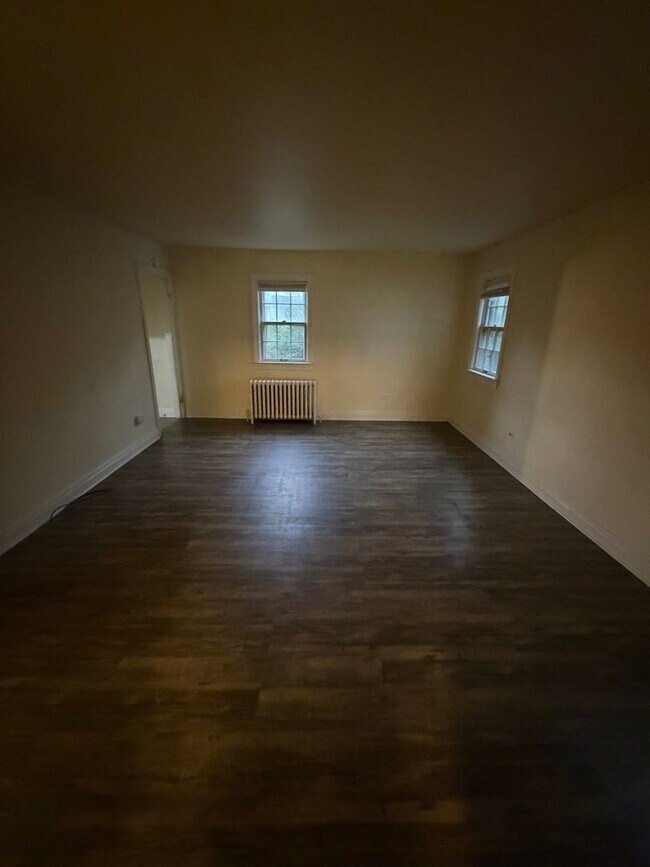 Building Photo - 81 E Park Pl