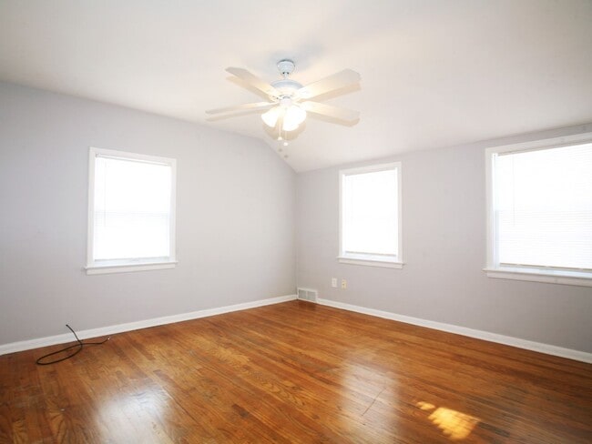 Building Photo - 4 Bedroom - 1.5 Bath Colonial available fo...