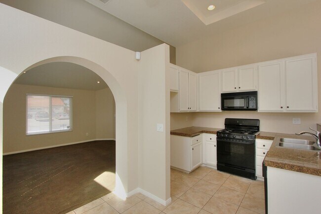 Building Photo - Spacious 3 Bedroom, 2 Bath Home in Beautiful Lake Elsinore!