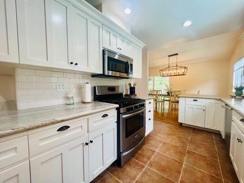 Building Photo - 5309 Lockhurst Dr