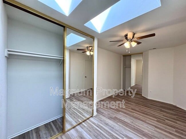 Building Photo - 27806 Hillpointe Dr