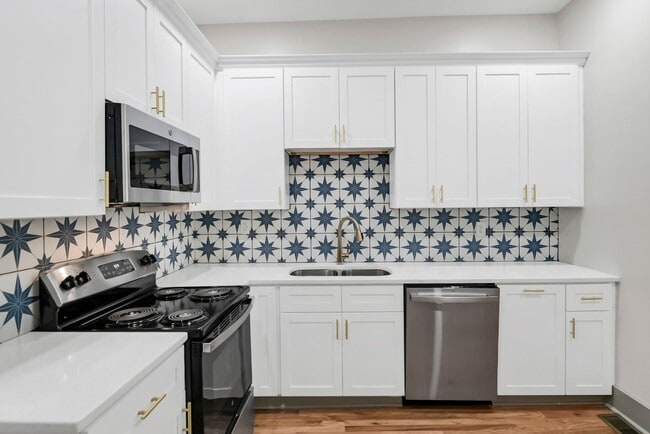 Building Photo - Pre-Leasing for the 26-27 School Year! - M...